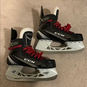 CCM Boys/women’s hockey skates